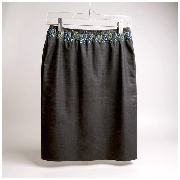 Dresses & Skirts - Carlisle Women’s Elegant Wool Gray Skirt w/ Embroidered Waist. Gray. Size 4.